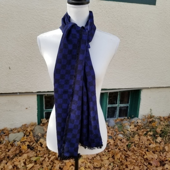 Arrow blue and black soft winter scarf - Picture 1 of 5